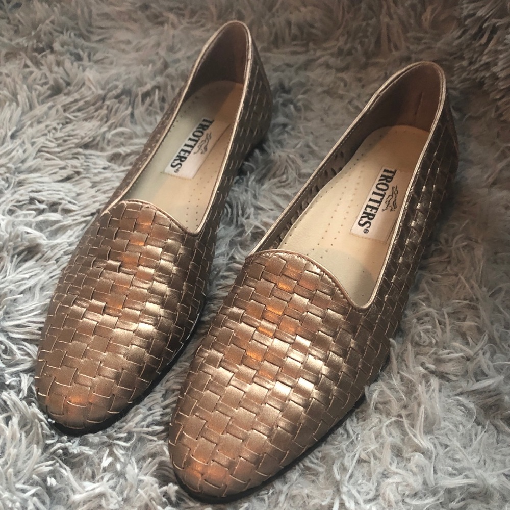 Vintage Trotters Liz woven leather pewter loafer